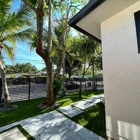 Stylish 3/2 Centrally Located! Miami Exterior photo